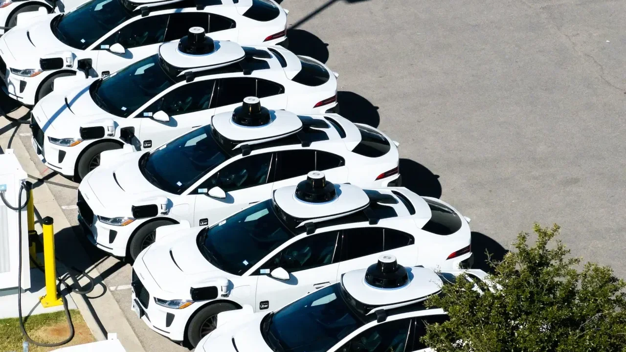 Waymo Expands Robotaxi Fleet as Ojai Minivans Accelerate U.S. Growth
