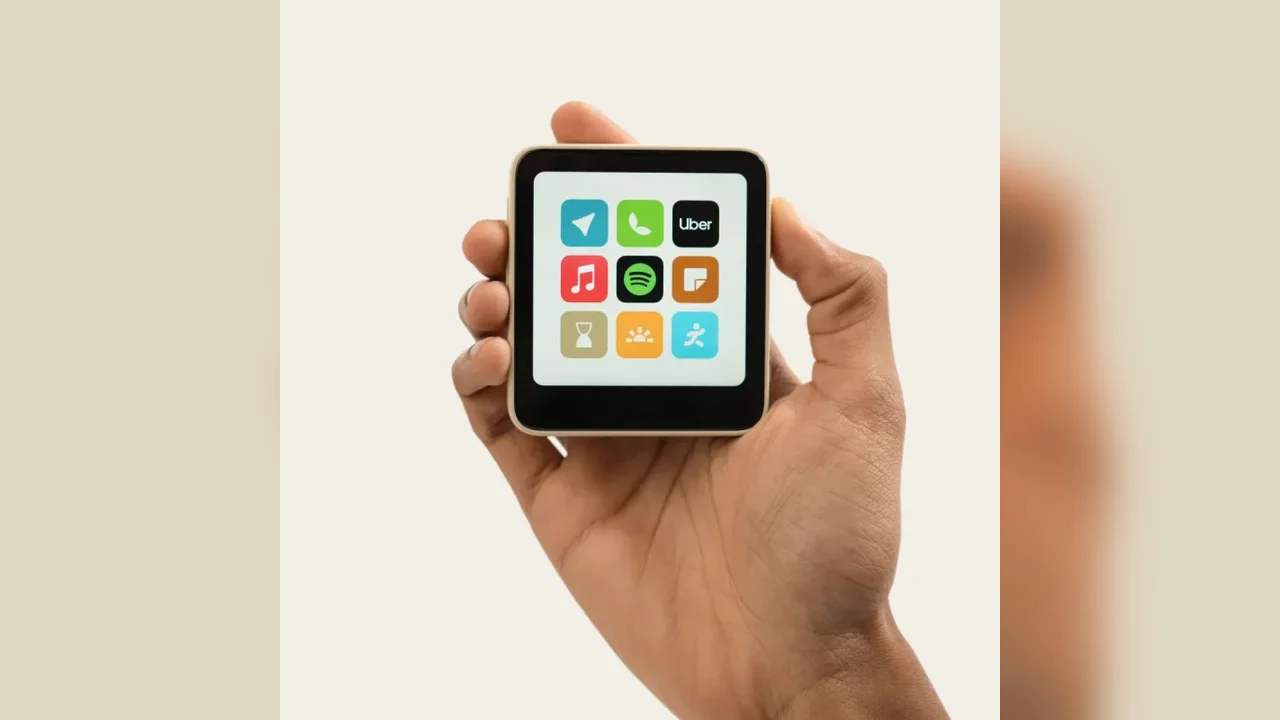 Meadow Offers a Lighter Way to Stay Connected Beyond the Smartphone