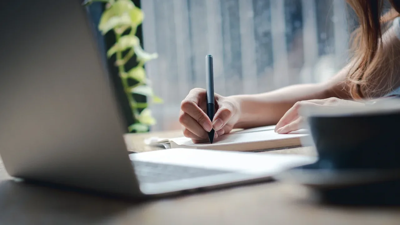 Study Maps the Writing Patterns That Still Distinguish AI Prose