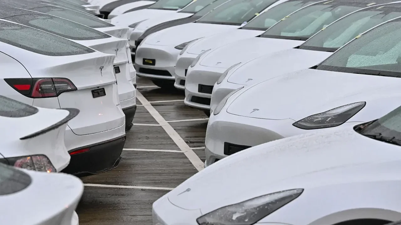 Tesla, Üçüncü Çeyrekte 486 Bin EV Teslimatını Aştı