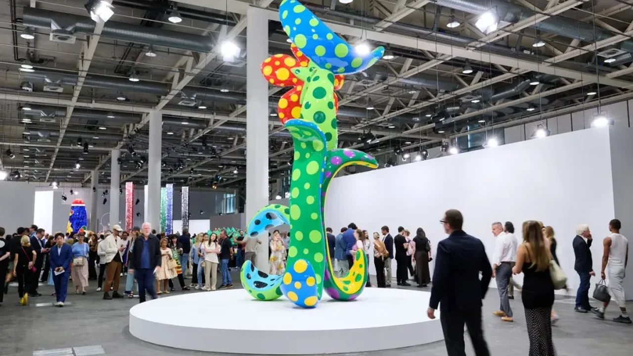 AI Becomes a New Compass for Global Art Collectors