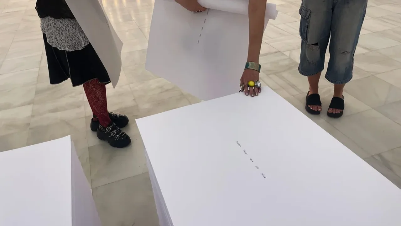 Museo Reina Sofía Explores Félix González-Torres Through Memory and Participation