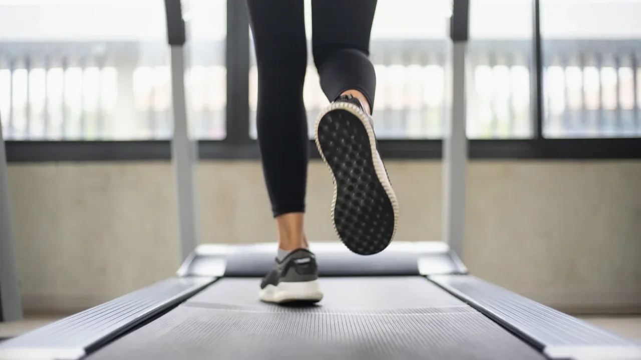 Why Outdoor Running Can Feel Tougher Than the Treadmill
