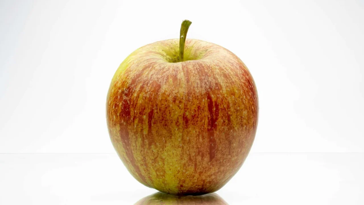 Baking Soda May Help Remove Some Pesticide Residues From Apples