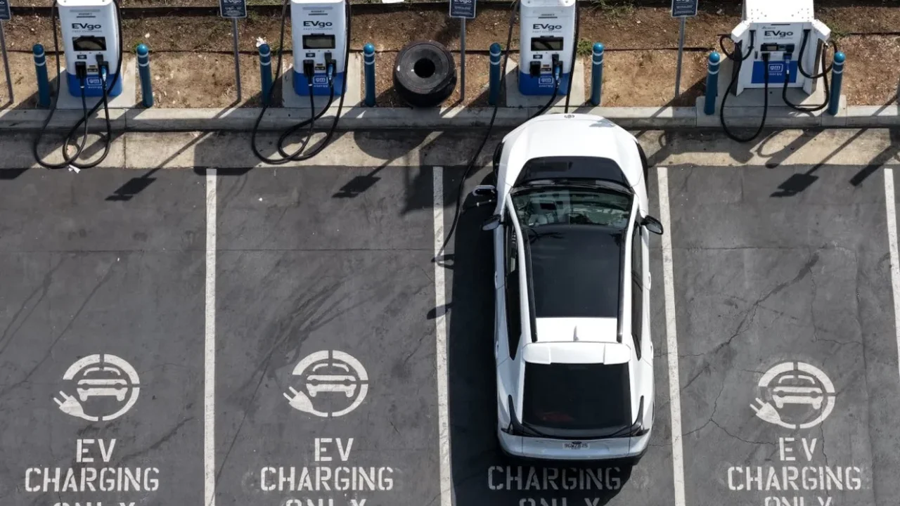 U.S. Electric Vehicle Sales Gain Momentum for Third Straight Quarter
