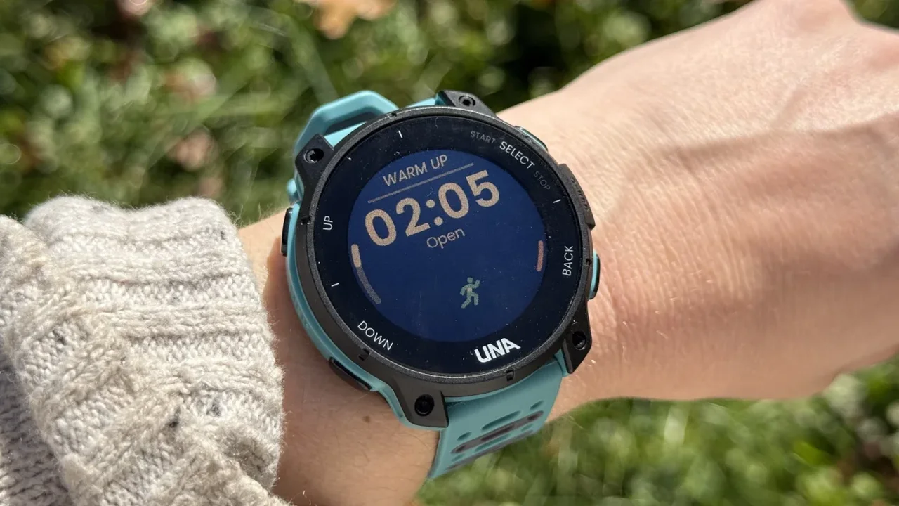 UNA Watch Puts Repairability and USB-C at the Center of Fitness Tracking