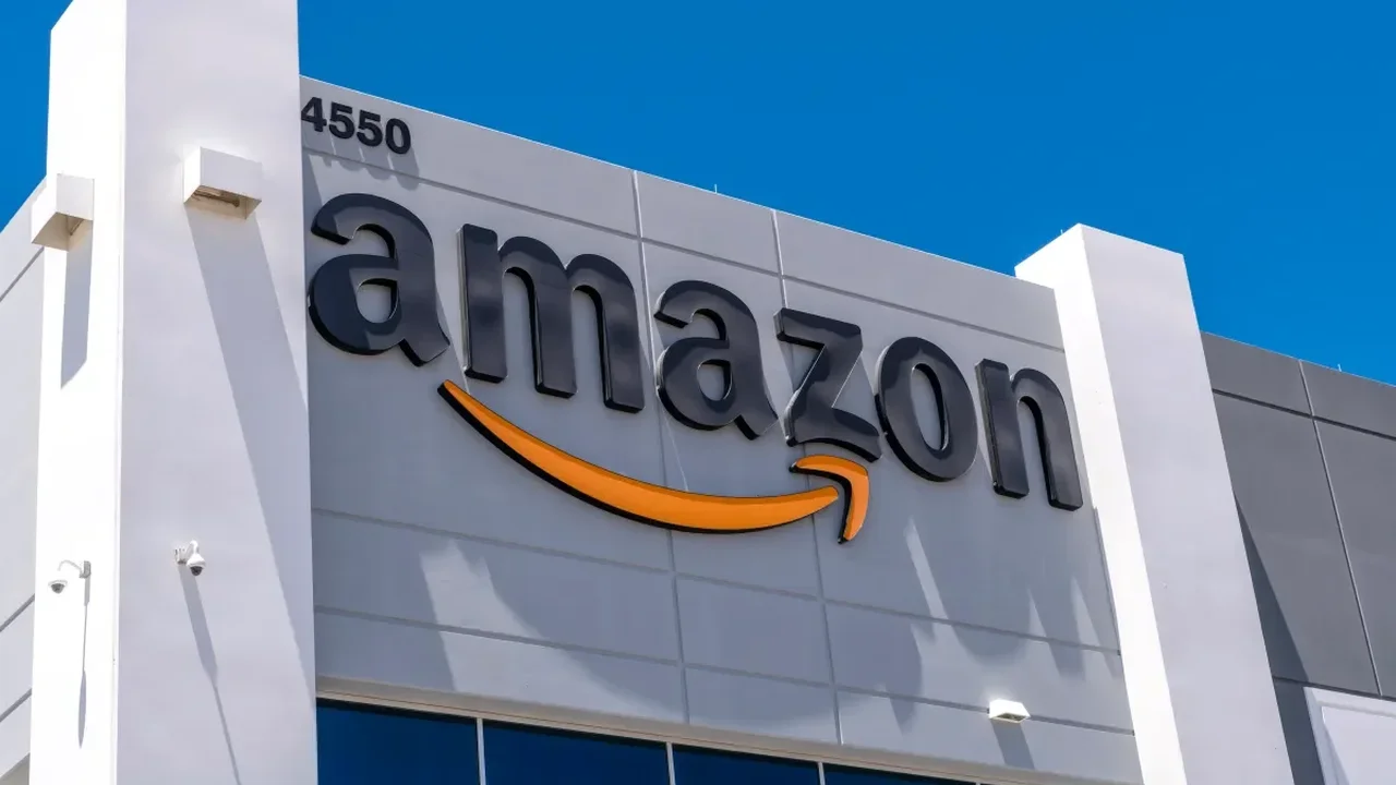 Amazon's Cloud Business Surges as AI Investment Accelerates